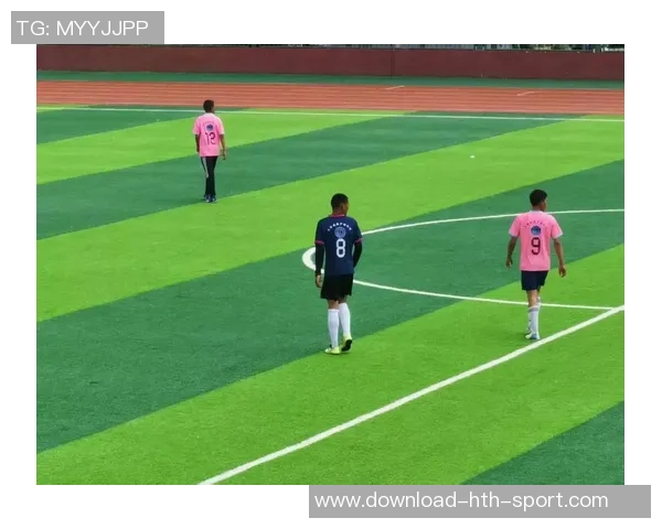 足球专业球的魅力与挑战探索运动员的成长与团队协作的重要性 足球专业球的魅力与挑战探索运动员的成长与团队协作的重要性